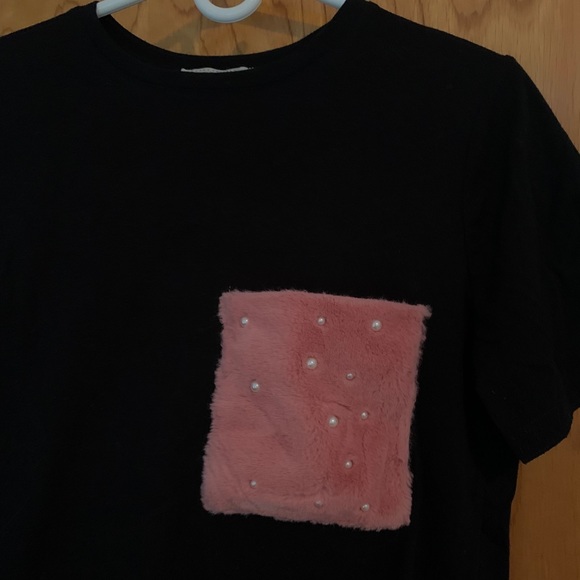 Zara black tshirt with fur pocket - Picture 2 of 4